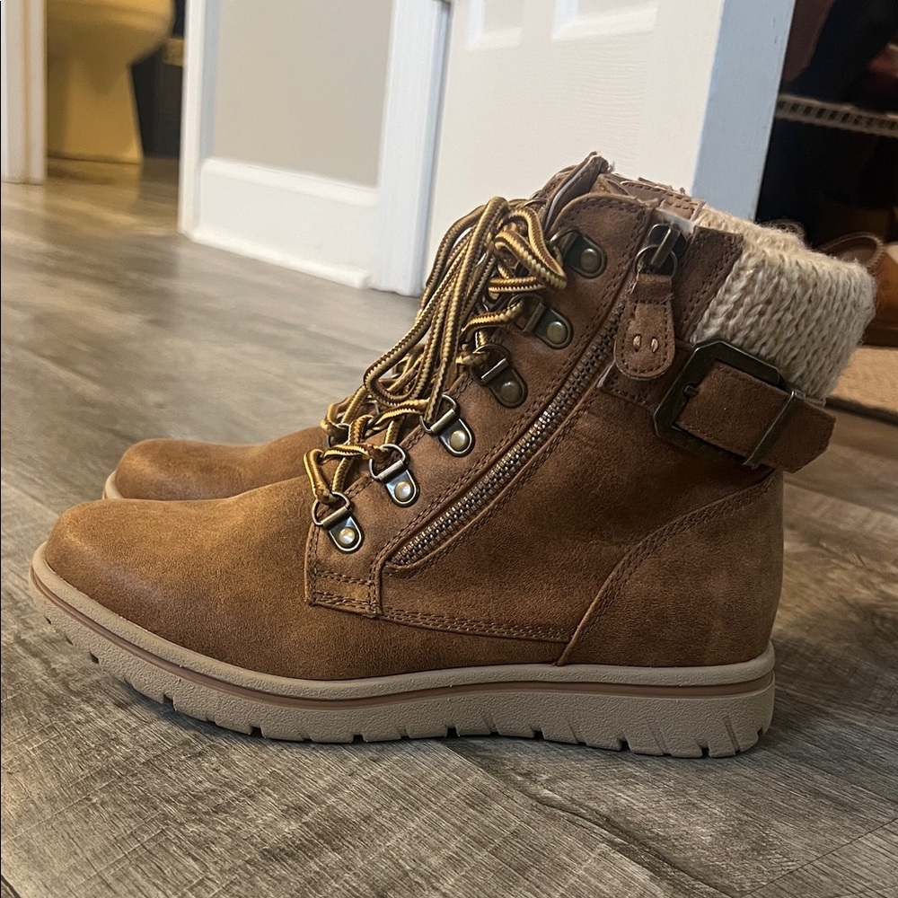 Cliffs Kelsie Lace Up Boots